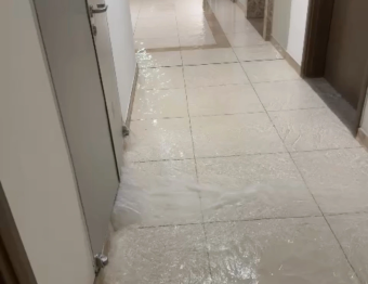 Thang máy hư, nước tràn căn hộ, tranh luận chuyện quản lý chung cư8